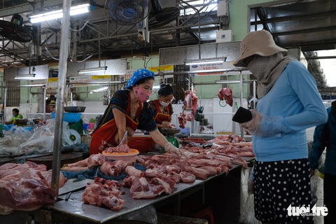 Chợ Đà Nẵng thưa vắng khách trong ngày đầu thu phiếu đi chợ - Ảnh 3. Chợ Đà Nẵng thưa vắng khách trong ngày đầu thu phiếu đi chợ - Ảnh 3.