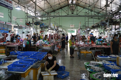 Chợ Đà Nẵng thưa vắng khách trong ngày đầu thu phiếu đi chợ - Ảnh 8. Chợ Đà Nẵng thưa vắng khách trong ngày đầu thu phiếu đi chợ - Ảnh 8.