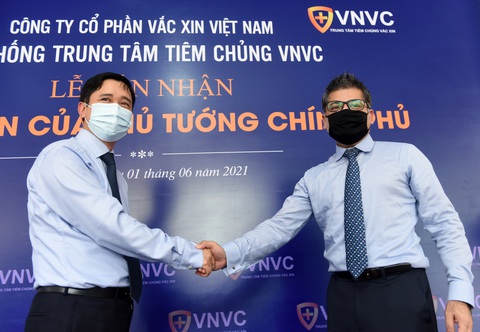 Bàn giao 287.600 liều vắc xin COVID-19 - Ảnh 6. Bàn giao 287.600 liều vắc xin COVID-19 - Ảnh 6.