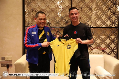 Cầu thủ từng đá Champions League tập trung cùng tuyển Malaysia đá vòng loại World Cup 2022 - Ảnh 1. Cầu thủ từng đá Champions League tập trung cùng tuyển Malaysia đá vòng loại World Cup 2022 - Ảnh 1.