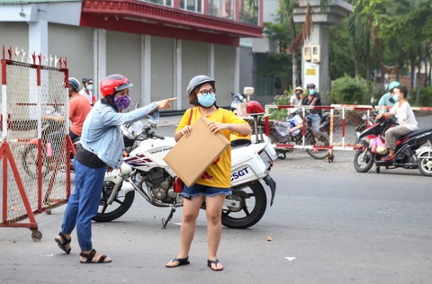 Giao thông các chốt qua quận Gò Vấp dễ thở hơn nhờ phân luồng từ xa - Ảnh 5. Giao thông các chốt qua quận Gò Vấp dễ thở hơn nhờ phân luồng từ xa - Ảnh 5.