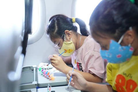 Vietjet lan toả niềm vui bằng hoạt động đặc biệt nhân ngày Quốc tế Thiếu nhi - Ảnh 2. Vietjet lan toả niềm vui bằng hoạt động đặc biệt nhân ngày Quốc tế Thiếu nhi - Ảnh 2.