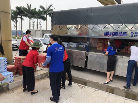 Quỹ Hành trình xanh và NCB ủng hộ gần 2 tỉ đồng hỗ trợ Bắc Giang và Bắc Ninh - Ảnh 3. Quỹ Hành trình xanh và NCB ủng hộ gần 2 tỉ đồng hỗ trợ Bắc Giang và Bắc Ninh - Ảnh 3.