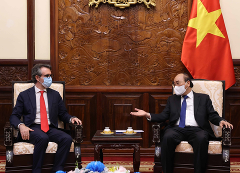EU sẵn sàng giúp Việt Nam công nghệ sản xuất vắc xin COVID-19 - Ảnh 1. EU sẵn sàng giúp Việt Nam công nghệ sản xuất vắc xin COVID-19 - Ảnh 1.