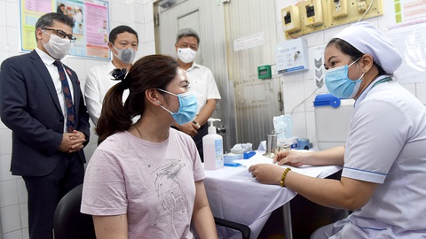 Vắc xin ngừa COVID-19 được phân bổ thế nào? - Ảnh 1. Vắc xin ngừa COVID-19 được phân bổ thế nào? - Ảnh 1.