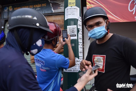 Lại xả trạm kiểm soát ra vào quận Gò Vấp do ùn ứ hàng ngàn người - Ảnh 8. Lại xả trạm kiểm soát ra vào quận Gò Vấp do ùn ứ hàng ngàn người - Ảnh 8.