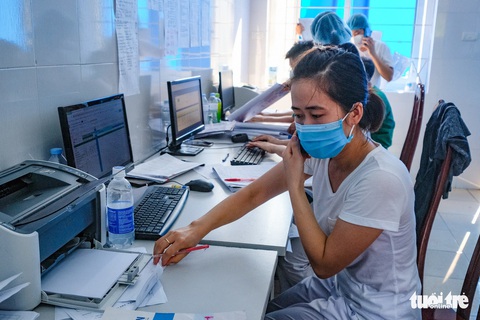 Những hình ảnh riêng của Tuổi Trẻ Online trong một khu điều trị bệnh nhân COVID-19 - Ảnh 10. Những hình ảnh riêng của Tuổi Trẻ Online trong một khu điều trị bệnh nhân COVID-19 - Ảnh 10.