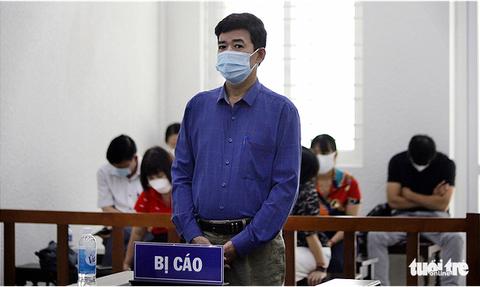 Cựu kiểm sát viên nhận hối lộ 20 triệu đồng và 13 quả trứng đà điểu - Ảnh 1. Cựu kiểm sát viên nhận hối lộ 20 triệu đồng và 13 quả trứng đà điểu - Ảnh 1.