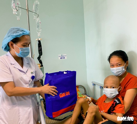 Tết thiếu nhi của bệnh nhi ở 10 bệnh viện: Ôi, con mèo này xịn lắm đó - Ảnh 7. Tết thiếu nhi của bệnh nhi ở 10 bệnh viện: Ôi, con mèo này xịn lắm đó - Ảnh 7.