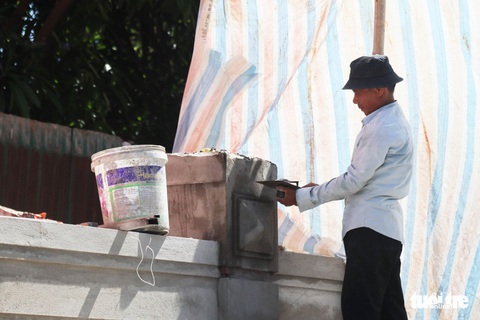 Nhọc nhằn ngược xuôi mưu sinh ở ‘chảo lửa’ 40 độ C - Ảnh 5. Nhọc nhằn ngược xuôi mưu sinh ở ‘chảo lửa’ 40 độ C - Ảnh 5.