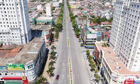 Nhọc nhằn ngược xuôi mưu sinh ở ‘chảo lửa’ 40 độ C - Ảnh 2. Nhọc nhằn ngược xuôi mưu sinh ở ‘chảo lửa’ 40 độ C - Ảnh 2.