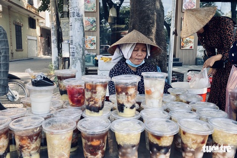 Nhọc nhằn ngược xuôi mưu sinh ở ‘chảo lửa’ 40 độ C - Ảnh 10. Nhọc nhằn ngược xuôi mưu sinh ở ‘chảo lửa’ 40 độ C - Ảnh 10.