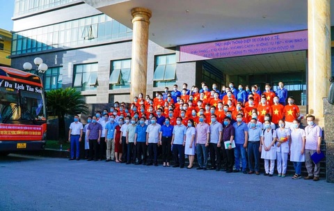 78 bác sĩ, sinh viên Thái Bình chi viện cho Bắc Ninh, Bắc Giang - Ảnh 1. 78 bác sĩ, sinh viên Thái Bình chi viện cho Bắc Ninh, Bắc Giang - Ảnh 1.