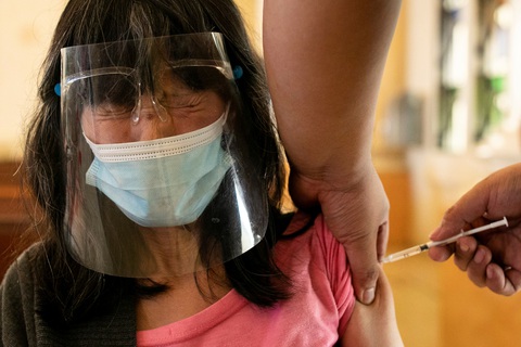 Philippines nuốt trái đắng vì mua vắc xin Thái Lan - Ảnh 1. Philippines nuốt trái đắng vì mua vắc xin Thái Lan - Ảnh 1.