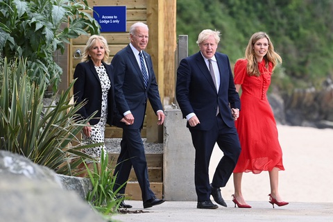 Thủ tướng Johnson chào đón Tổng thống Biden trước thềm hội nghị G7 - Ảnh 1. Thủ tướng Johnson chào đón Tổng thống Biden trước thềm hội nghị G7 - Ảnh 1.