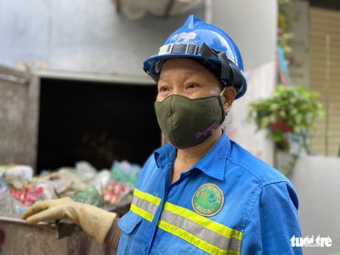Bị nợ lương, công nhân môi trường cay đắng vay nợ, lượm ve chai sống qua ngày - Ảnh 4. Bị nợ lương, công nhân môi trường cay đắng vay nợ, lượm ve chai sống qua ngày - Ảnh 4.