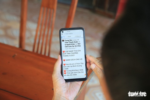 Dù đang dịch COVID-19, vẫn ngồi xe lăn đi xin tiền giúp hàng xóm mua quan tài - Ảnh 3. Dù đang dịch COVID-19, vẫn ngồi xe lăn đi xin tiền giúp hàng xóm mua quan tài - Ảnh 3.