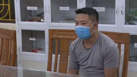 Uống rượu về không đeo khẩu trang, còn tấn công lực lượng canh chốt kiểm dịch - Ảnh 1. Uống rượu về không đeo khẩu trang, còn tấn công lực lượng canh chốt kiểm dịch - Ảnh 1.