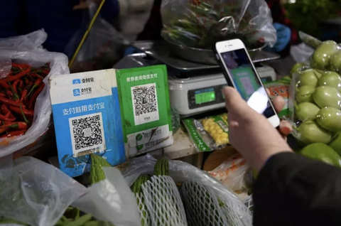 Vì sao ông Biden bỏ lệnh cấm ứng dụng WeChat ở Mỹ? - Ảnh 1. Vì sao ông Biden bỏ lệnh cấm ứng dụng WeChat ở Mỹ? - Ảnh 1.
