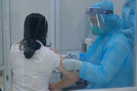 Hà Nội chấn chỉnh văn bản ‘phải trả phí tiêm vắc xin - Ảnh 1. Hà Nội chấn chỉnh văn bản ‘phải trả phí tiêm vắc xin - Ảnh 1.