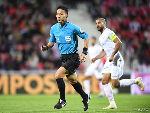 Trọng tài Nhật từng cầm còi ở V-League bắt chính trận Malaysia - Việt Nam - Ảnh 1. Trọng tài Nhật từng cầm còi ở V-League bắt chính trận Malaysia - Việt Nam - Ảnh 1.