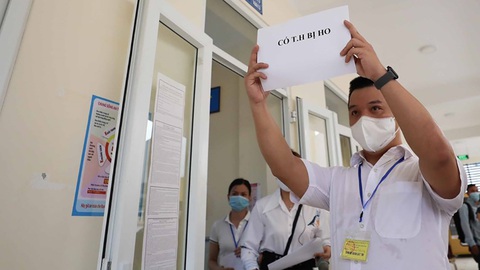 Sáng nay 12-6: 93.000 thí sinh Hà Nội dự kỳ thi vào lớp 10 - Ảnh 2. Sáng nay 12-6: 93.000 thí sinh Hà Nội dự kỳ thi vào lớp 10 - Ảnh 2.