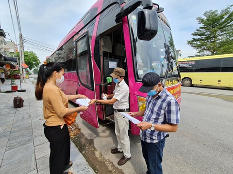 Công nhân Bắc Giang sốt ruột chờ về quê - Ảnh 1. Công nhân Bắc Giang sốt ruột chờ về quê - Ảnh 1.