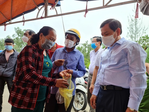 Chịu không nổi ô nhiễm, người dân chặn Khu liên hợp sản xuất gang thép Hòa Phát Dung Quất - Ảnh 5. Chịu không nổi ô nhiễm, người dân chặn Khu liên hợp sản xuất gang thép Hòa Phát Dung Quất - Ảnh 5.