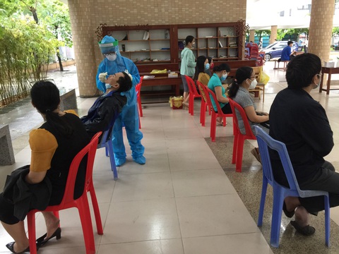 Đà Nẵng xét nghiệm tất cả cán bộ, giáo viên các khâu kỳ thi lớp 10 - Ảnh 1. Đà Nẵng xét nghiệm tất cả cán bộ, giáo viên các khâu kỳ thi lớp 10 - Ảnh 1.