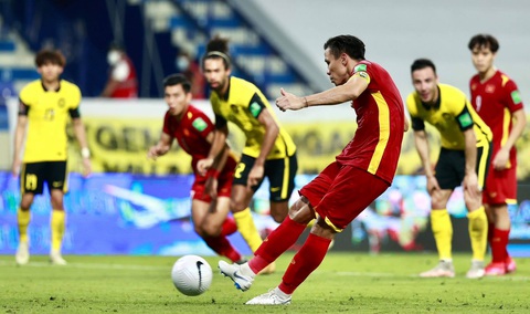 Thắng Malaysia: Liều vắc xin dịu êm - Ảnh 3. Thắng Malaysia: Liều vắc xin dịu êm - Ảnh 3.