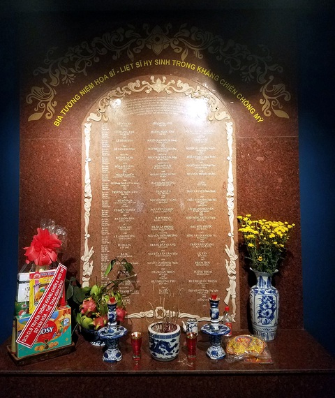 Giữa bảo tàng mỹ thuật, độc đáo gian thờ 61 nghệ sĩ đã bỏ mình trong chiến tranh - Ảnh 1. Giữa bảo tàng mỹ thuật, độc đáo gian thờ 61 nghệ sĩ đã bỏ mình trong chiến tranh - Ảnh 1.