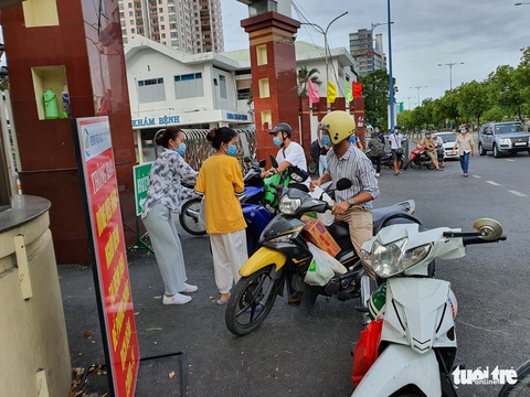 NÓNG: TP.HCM tạm phong tỏa Bệnh viện Bệnh nhiệt đới - Ảnh 4. NÓNG: TP.HCM tạm phong tỏa Bệnh viện Bệnh nhiệt đới - Ảnh 4.
