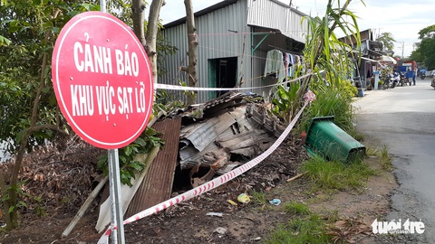 An Giang ban bố tình huống khẩn cấp sạt lở nghiêm trọng bờ rạch Ông Chưởng - Ảnh 1. An Giang ban bố tình huống khẩn cấp sạt lở nghiêm trọng bờ rạch Ông Chưởng - Ảnh 1.