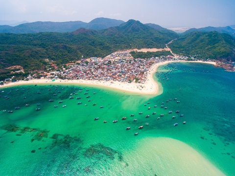 Quy Nhơn tăng tốc thu hút đầu tư trong nước và quốc tế - Ảnh 1. Quy Nhơn tăng tốc thu hút đầu tư trong nước và quốc tế - Ảnh 1.