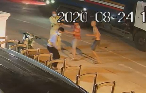 2 anh em bị truy tố tội ‘giết người’ vì tấn công 2 nhân viên trạm BOT Ninh Xuân - Ảnh 1. 2 anh em bị truy tố tội ‘giết người’ vì tấn công 2 nhân viên trạm BOT Ninh Xuân - Ảnh 1.