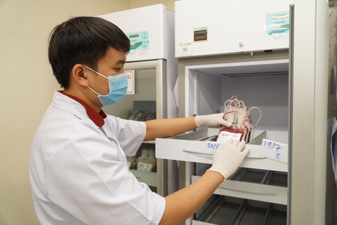 Lượng máu dự trữ của Trung tâm truyền máu Chợ Rẫy gần chạm đáy - Ảnh 1. Lượng máu dự trữ của Trung tâm truyền máu Chợ Rẫy gần chạm đáy - Ảnh 1.