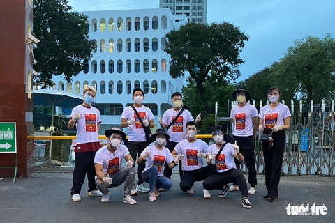 Nghệ sĩ, nhóm thiện nguyện hăng hái chi viện cho các điểm phòng chống dịch - Ảnh 2. Nghệ sĩ, nhóm thiện nguyện hăng hái chi viện cho các điểm phòng chống dịch - Ảnh 2.