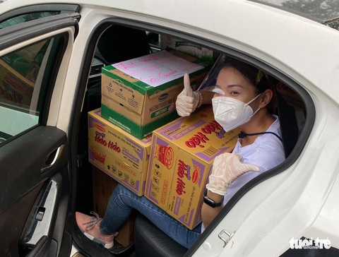 Nghệ sĩ, nhóm thiện nguyện hăng hái chi viện cho các điểm phòng chống dịch - Ảnh 7. Nghệ sĩ, nhóm thiện nguyện hăng hái chi viện cho các điểm phòng chống dịch - Ảnh 7.