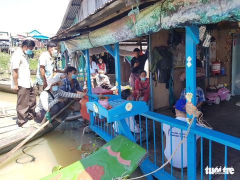 Người gốc Việt ở Campuchia bắt đầu di dời khỏi sông Tonle Sap - Ảnh 1. Người gốc Việt ở Campuchia bắt đầu di dời khỏi sông Tonle Sap - Ảnh 1.
