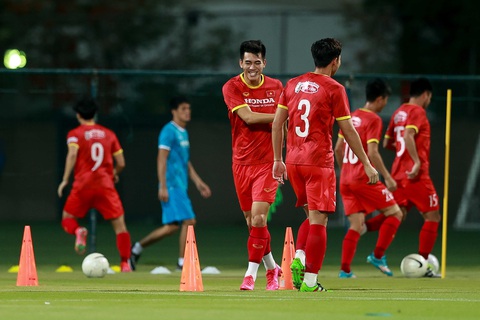 Tuấn Anh ngồi ở góc khuất “thu mình” trong buổi tập - Ảnh 4. Tuấn Anh ngồi ở góc khuất “thu mình” trong buổi tập - Ảnh 4.
