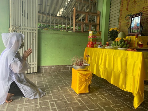 Nước mắt của chiến sĩ áo trắng khi lời hứa ‘hết dịch con sẽ về với mẹ’ không thành - Ảnh 1. Nước mắt của chiến sĩ áo trắng khi lời hứa ‘hết dịch con sẽ về với mẹ’ không thành - Ảnh 1.
