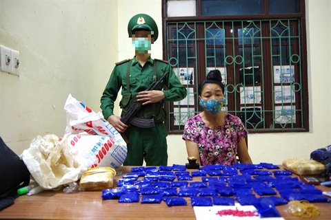 Bắt một phụ nữ giấu 12.000 viên ma túy tổng hợp trong bao gạo - Ảnh 1. Bắt một phụ nữ giấu 12.000 viên ma túy tổng hợp trong bao gạo - Ảnh 1.