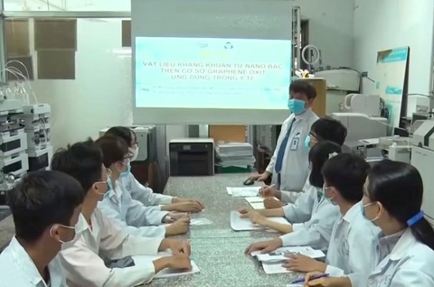 Trường ĐH Bách khoa TP.HCM chế tạo khẩu trang có thể lọc được 99% bụi mịn, ngăn virus - Ảnh 1. Trường ĐH Bách khoa TP.HCM chế tạo khẩu trang có thể lọc được 99% bụi mịn, ngăn virus - Ảnh 1.