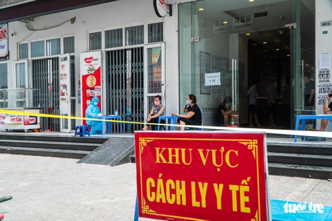 Hà Nội thêm 3 ca COVID-19, có 1 bảo vệ bệnh viện - Ảnh 1. Hà Nội thêm 3 ca COVID-19, có 1 bảo vệ bệnh viện - Ảnh 1.