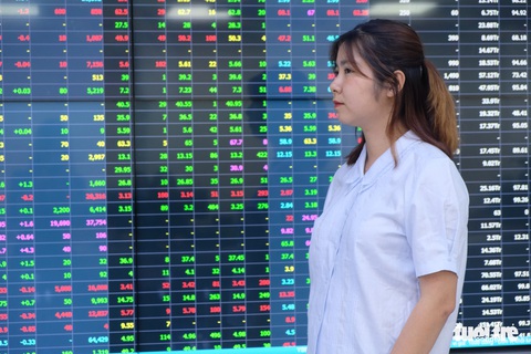 Cổ phiếu tăng vọt, lãnh đạo cùng người nhà nhanh chóng thoát hàng, chốt lời - Ảnh 1. Cổ phiếu tăng vọt, lãnh đạo cùng người nhà nhanh chóng thoát hàng, chốt lời - Ảnh 1.