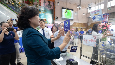 Thanh toán điện tử để nhận ưu đãi - Ảnh 1. Thanh toán điện tử để nhận ưu đãi - Ảnh 1.
