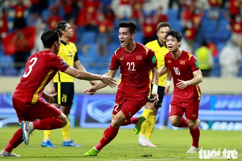 Mời bạn đọc theo dõi trận Việt Nam -UAE và dự đoán Cầu thủ Việt Nam xuất sắc nhất trận - Ảnh 1. Mời bạn đọc theo dõi trận Việt Nam -UAE và dự đoán Cầu thủ Việt Nam xuất sắc nhất trận - Ảnh 1.