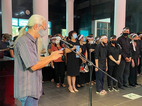 Văn giới, bạn đọc tiễn biệt ‘nhà văn chân chính’ Nguyễn Xuân Khánh - Ảnh 3. Văn giới, bạn đọc tiễn biệt ‘nhà văn chân chính’ Nguyễn Xuân Khánh - Ảnh 3.