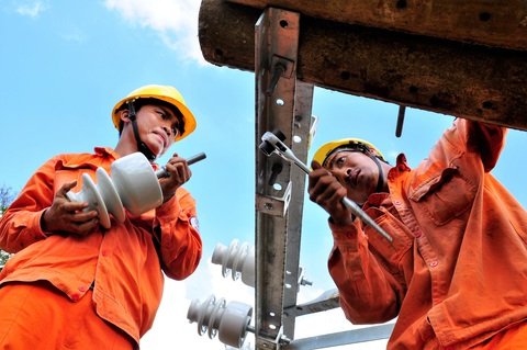 EVNSPC: Gặp sự cố điện, báo ngay 19001006 hoặc 19009000 - Ảnh 2. EVNSPC: Gặp sự cố điện, báo ngay 19001006 hoặc 19009000 - Ảnh 2.