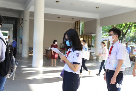 Sĩ tử Đà Nẵng ngày đầu tiên thi vào lớp 10, an tâm nhờ kết quả xét nghiệm - Ảnh 7. Sĩ tử Đà Nẵng ngày đầu tiên thi vào lớp 10, an tâm nhờ kết quả xét nghiệm - Ảnh 7.